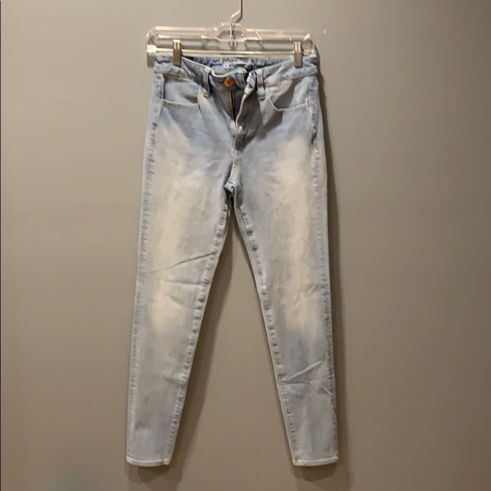 American Eagle Light Wash High-Rise Jeggings